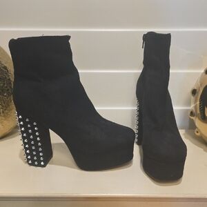 New Elegant Black Studded Heeled Boots